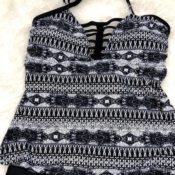 Ambrielle Swimwear Small NWT Womens Black White Halter Tankini Bikini Two-piece - Picture 2 of 4